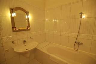 Отель Korall Николаев Люкс-12