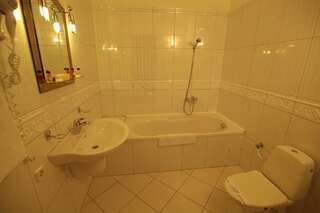 Отель Korall Николаев Люкс-13