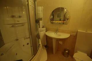 Отель Korall Николаев Люкс-18