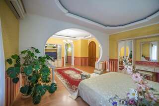 Отель Korall Николаев Люкс с кроватью размера «king-size»-2